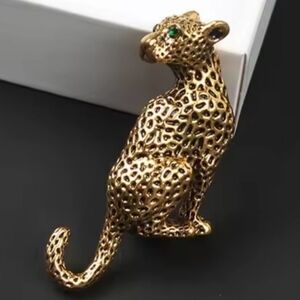 Cheetah Brooch Alloy Gold Plated Leopard Animal Brooch